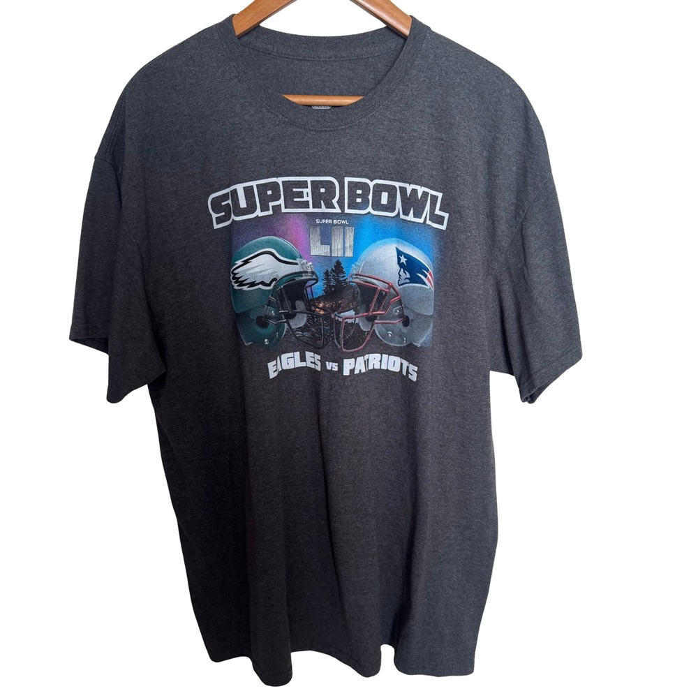 NFL Super Bowl LII Eagles vs Patriots Graphic T-Shirt Charcoal Gray XL Excellent